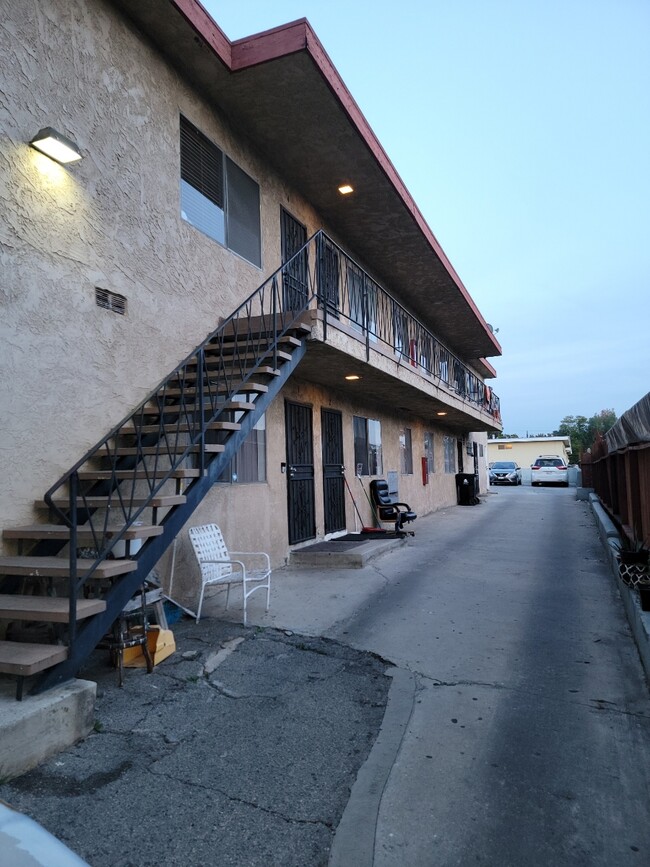 Santa Teresita Apartments in Los Angeles, CA - Building Photo - Building Photo