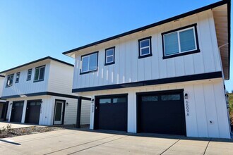 6615 Devon Ave SE in Salem, OR - Foto de edificio - Building Photo