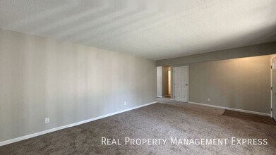 Beautiful 5 Bed 3 Bathroom Home w/ 2-Stall Garage, Unit 2205 in Sioux Falls, SD - Building Photo - Building Photo