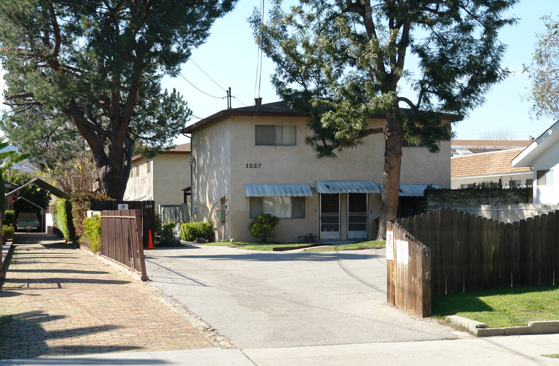 1227 Boynton St in Glendale, CA - Foto de edificio