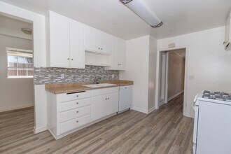 359 Broadway in Costa Mesa, CA - Building Photo - Building Photo