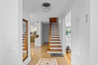 41 Allenwood Rd in Great Neck, NY - Foto de edificio - Building Photo