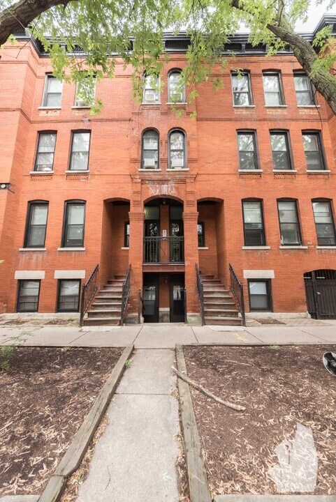 1206 W Wrightwood Ave, Unit 1BD in Chicago, IL - Building Photo
