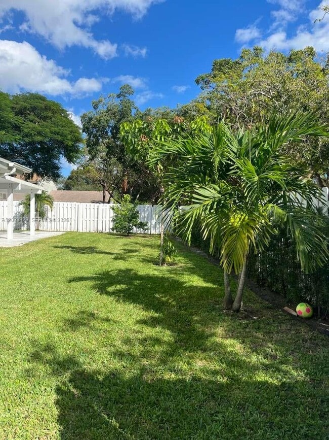 11121 SW 110th Rd in Miami, FL - Building Photo - Building Photo