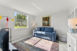 6650 S Oriole Blvd in Delray Beach, FL - Building Photo