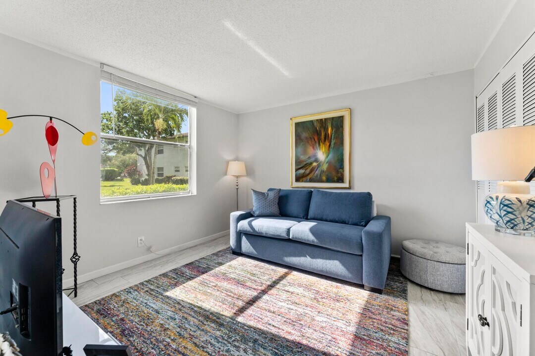 6650 S Oriole Blvd in Delray Beach, FL - Building Photo
