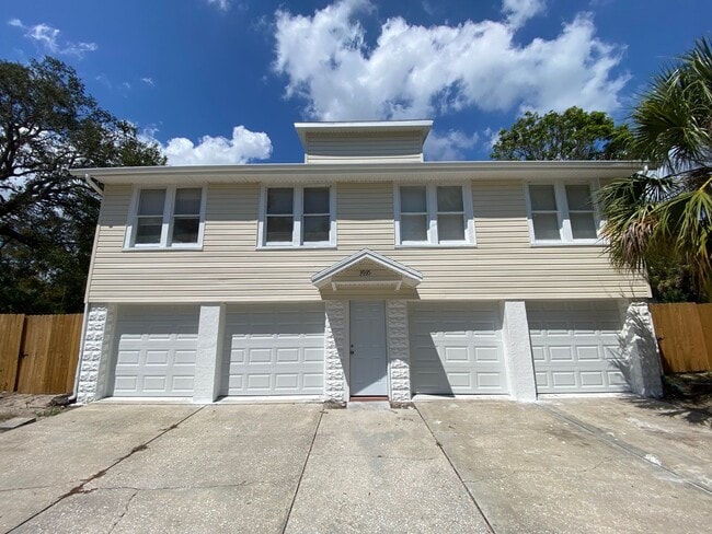 3935 18th Ave S in St. Petersburg, FL - Building Photo - Building Photo