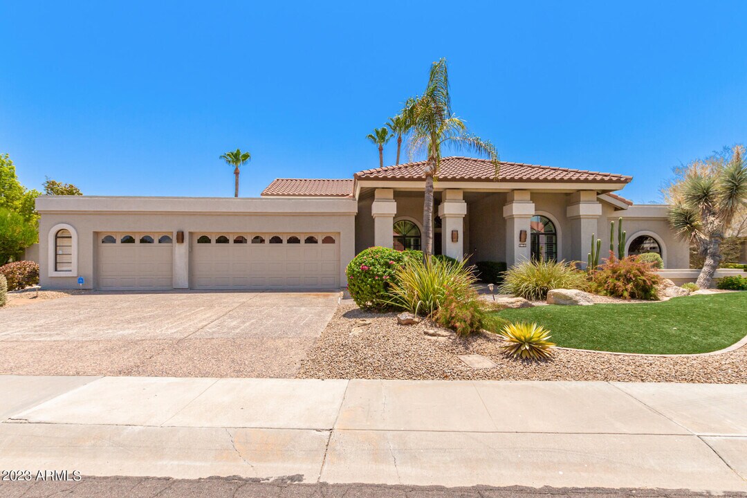 10641 E San Salvador Dr in Scottsdale, AZ - Building Photo