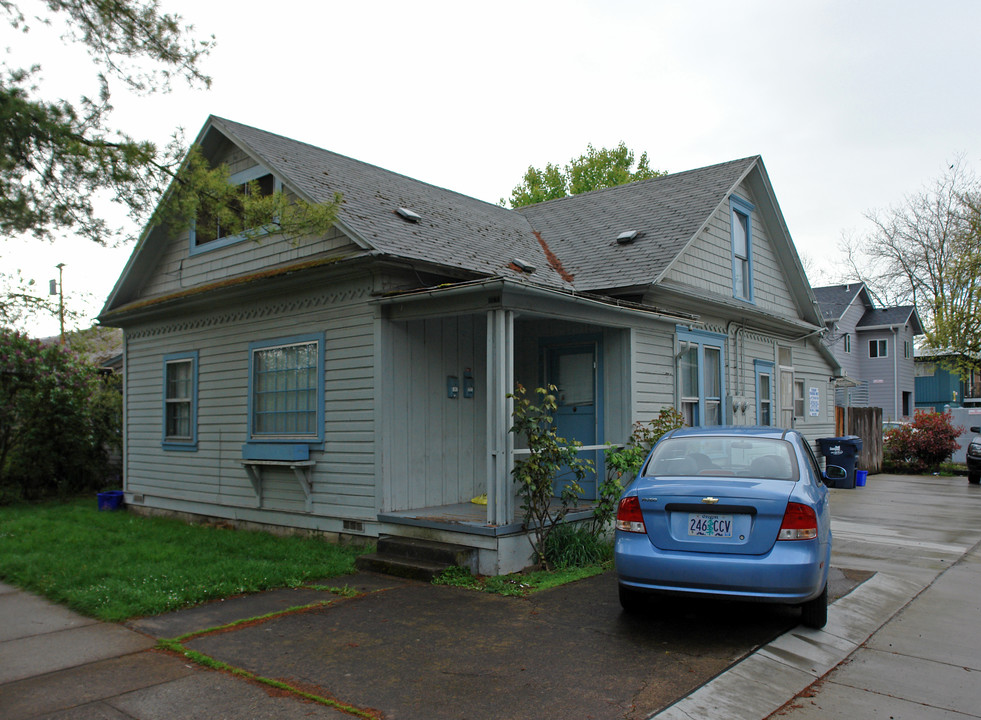 456 E 15th Ave in Eugene, OR - Foto de edificio