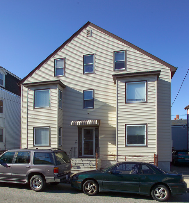 103-115 5th St in Fall River, MA - Foto de edificio - Building Photo