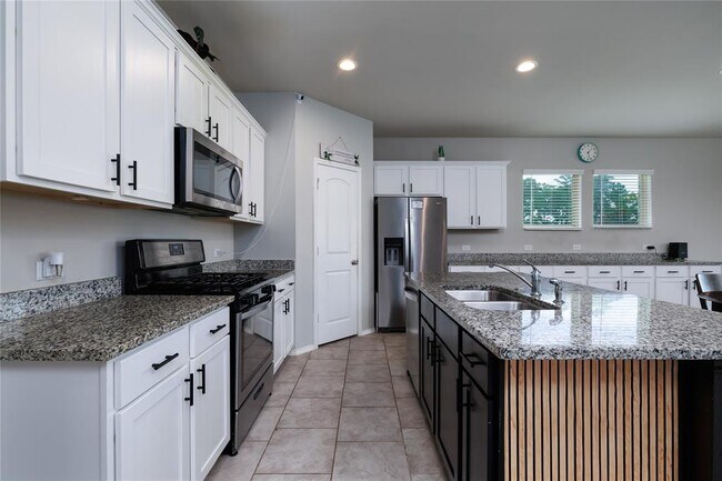 14105 Redwood Forest Trail in Conroe, TX - Building Photo - Building Photo