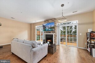 13947 Hollow Wind Way in Woodbridge, VA - Building Photo