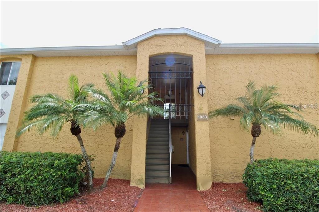 1833 Parakeet Way in Sarasota, FL - Building Photo