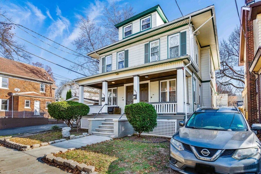 1054 Hunterdon St, Unit 302 in Newark, NJ - Building Photo