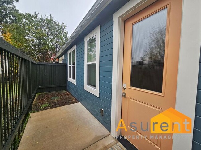 241 7th St in Ashland, OR - Building Photo - Building Photo