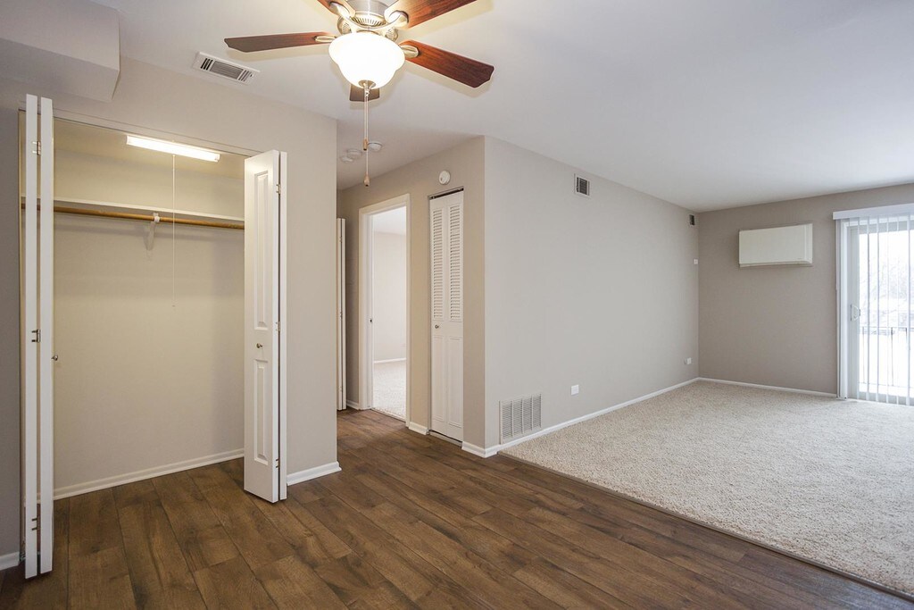 The Greenway at Carol Stream Apartments in Carol Stream, IL