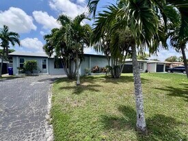 8640 Wilshire Dr in Miramar, FL - Building Photo