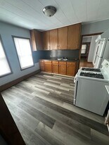 43 Prospect St in Ludlow, MA - Building Photo