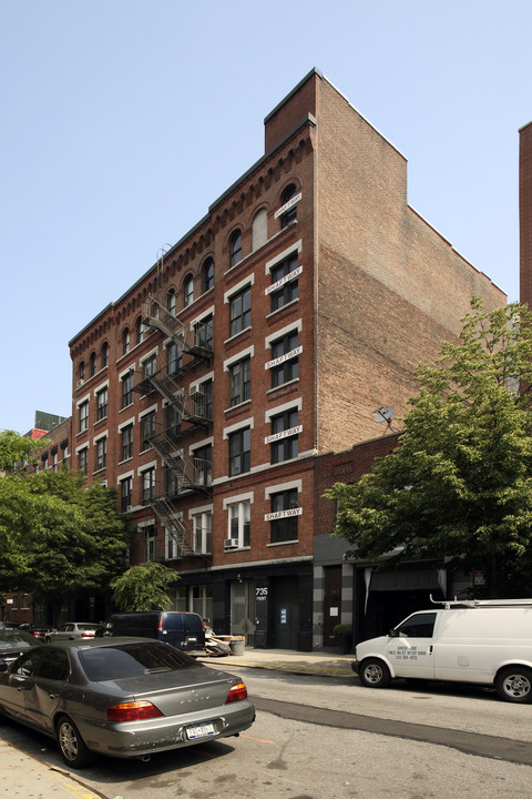 735-739 E 9th St in New York, NY - Building Photo