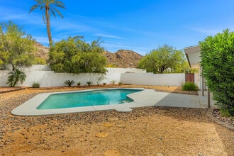6724 N 58th Pl in Paradise Valley, AZ - Building Photo - Building Photo
