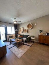 6830 SW 30th St, Unit A1 in Miami, FL - Foto de edificio - Building Photo