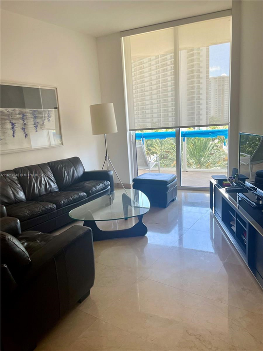 15811 Collins Ave, Unit 405 in North Miami Beach, FL - Building Photo