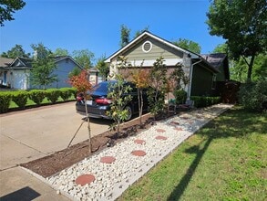 9112 United Kingdom Dr in Austin, TX - Building Photo - Building Photo