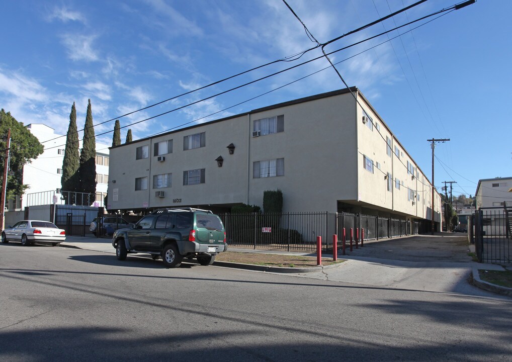 1602 Mariposa Ave in Los Angeles, CA - Foto de edificio