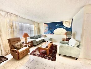 4014 Newcastle A in Boca Raton, FL - Foto de edificio - Building Photo