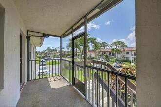7226 Golf Colony Ct, Unit 201 in Greenacres, FL - Building Photo - Building Photo