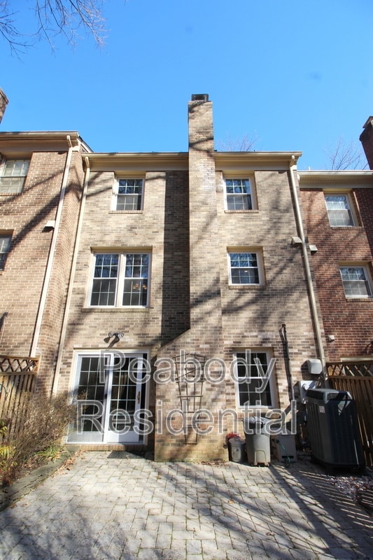 3186 Cantrell Ln in Fairfax, VA - Foto de edificio - Building Photo