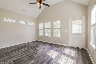 604 Brookwater Dr in Stockbridge, GA - Foto de edificio - Building Photo