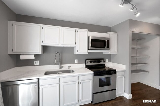 6340 Yank Ct in Arvada, CO - Building Photo - Building Photo