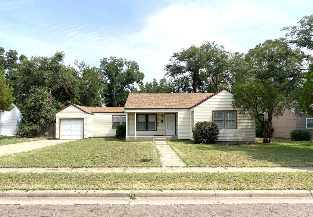 3306 25th St in Lubbock, TX - Building Photo