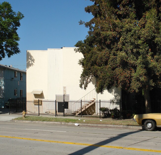 737 Silver Lake Blvd in Los Angeles, CA - Foto de edificio - Building Photo