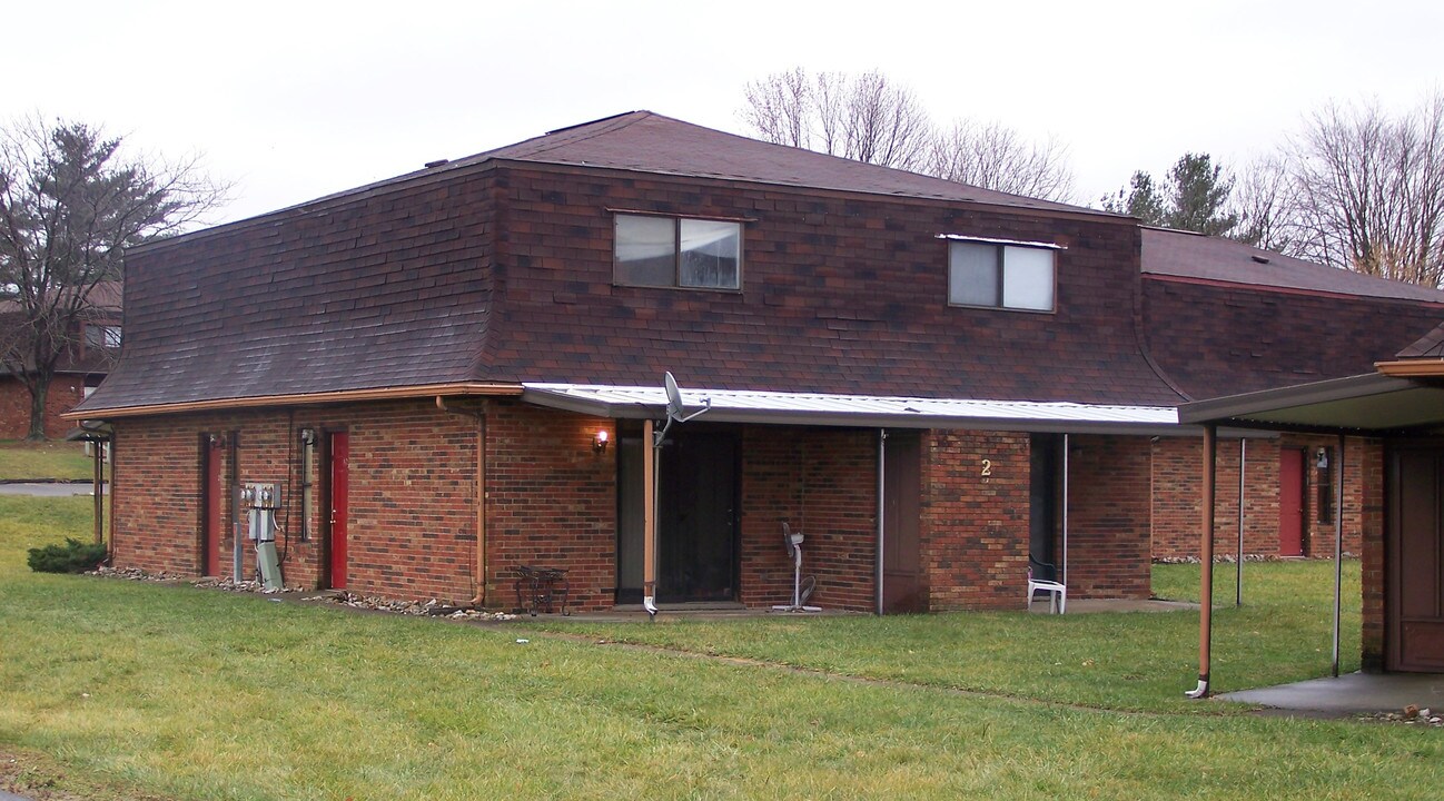 2555 Lynn Ave in Millersport, OH - Building Photo