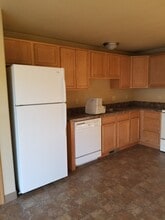 5357 NE Stephens St in Winchester, OR - Building Photo - Building Photo