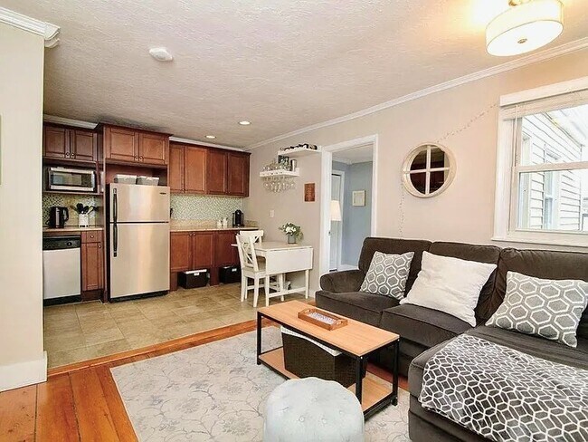 206 Bunker Hill St in Boston, MA - Building Photo - Building Photo