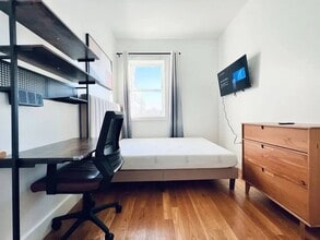 Furnished room/NOT APARTMENT in Brooklyn, NY - Foto de edificio - Building Photo