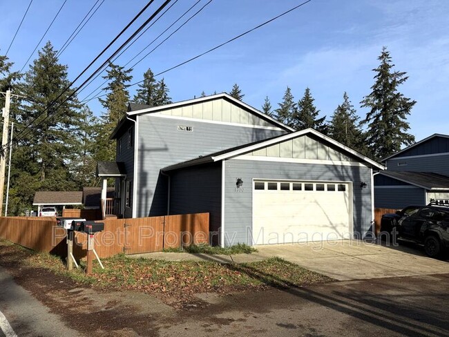 1100 Shorewood Dr in Bremerton, WA - Building Photo - Building Photo