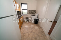 4218 34th Ave, Unit 3 in Long Island City, NY - Building Photo - Building Photo