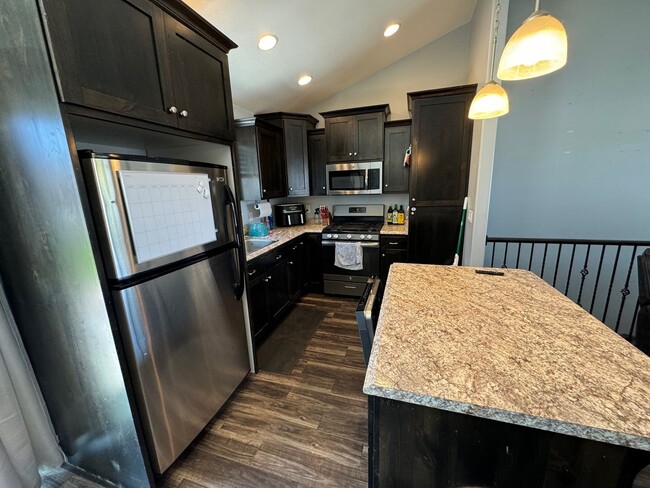 2098 E Ravine Rd in Enoch, UT - Building Photo - Building Photo