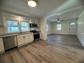 5326 Masonboro Loop Rd in Wilmington, NC - Building Photo - Building Photo