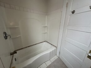 579 W 3rd St in Dubuque, IA - Building Photo - Building Photo