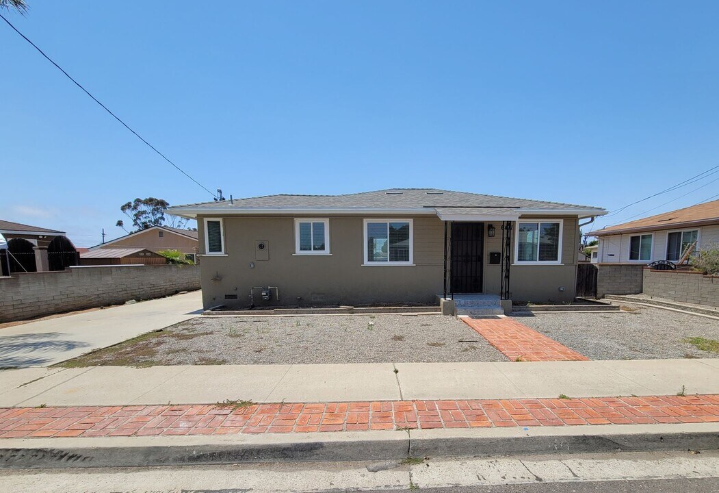 6411 Lanston St in San Diego, CA - Building Photo