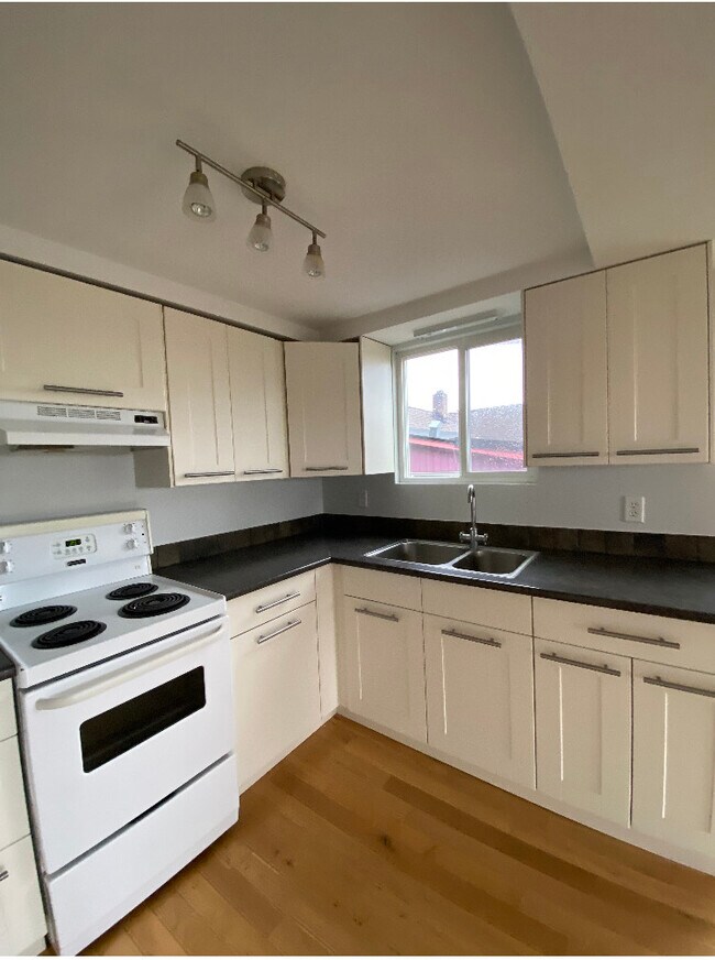 312 Eleventh St in New Westminster, BC - Building Photo - Building Photo