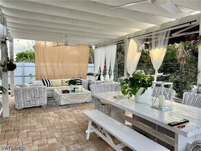 283 Cypress Way W in Naples, FL - Building Photo - Building Photo