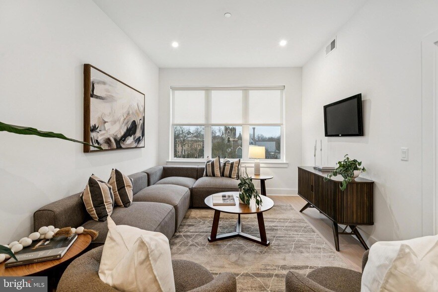 30 W Allens Ln, Unit 320 in Philadelphia, PA - Building Photo