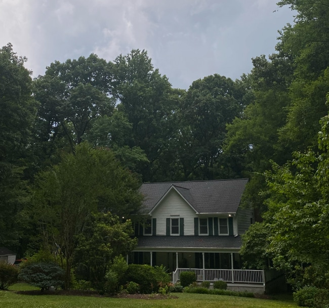 10614 Samaga Dr in Oakton, VA - Building Photo - Building Photo