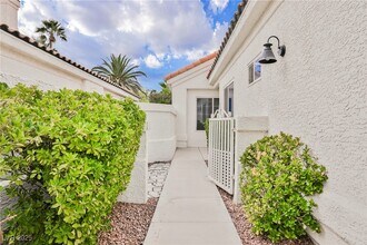 7829 Ben Hogan Dr in Las Vegas, NV - Building Photo - Building Photo